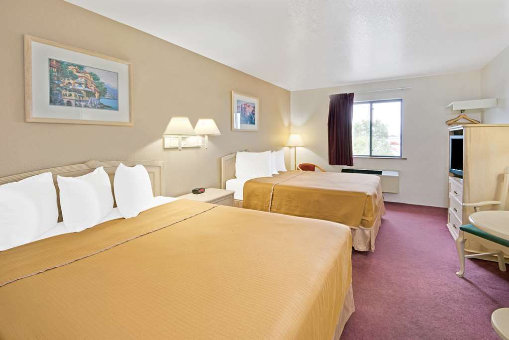 Super 8 Albuquerque/midtown Hotel 2*