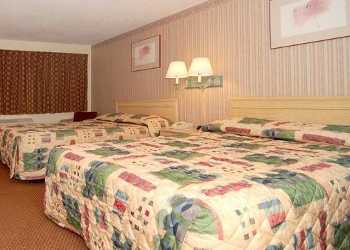 Motel Super 8 By Wyndham Downtown 2*