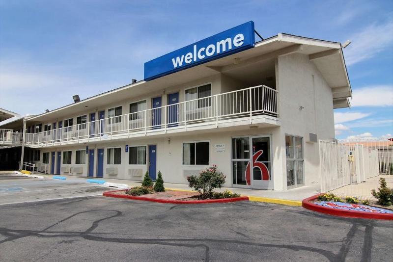 Super 8 Albuquerque/midtown Hotel