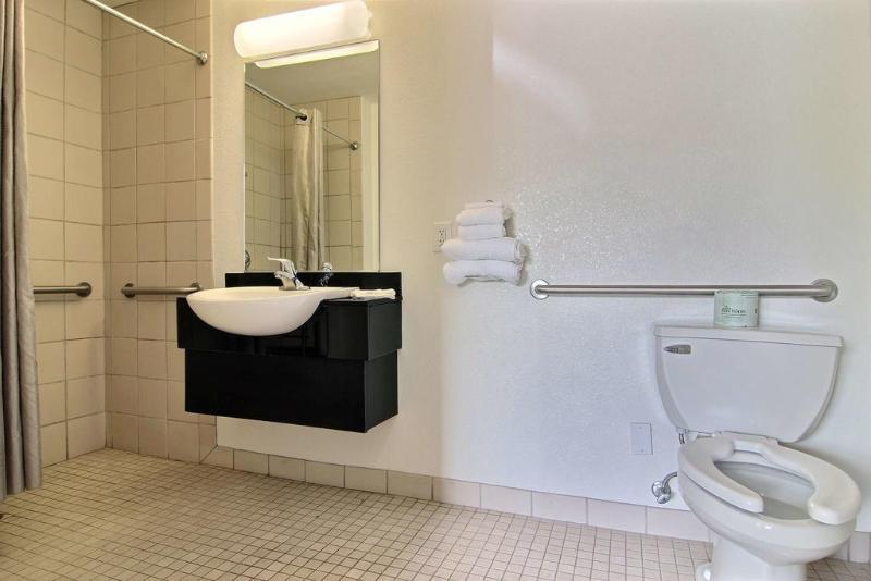 Super 8 Albuquerque/midtown Hotel 2*