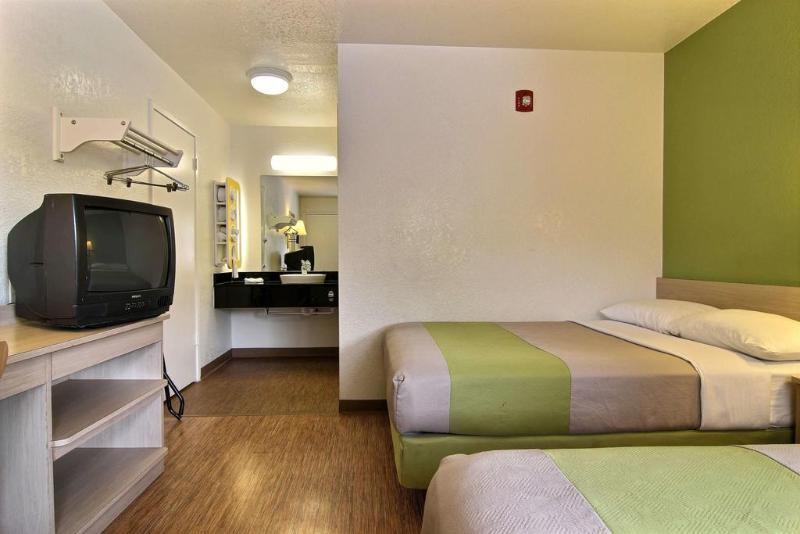 Super 8 Albuquerque/midtown Hotel