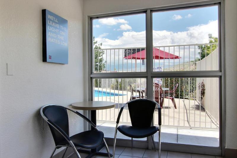 Super 8 Albuquerque/midtown Hotel 2*