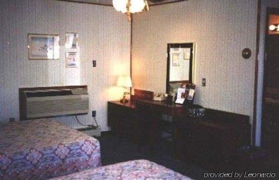 The Monterey Motel 2*