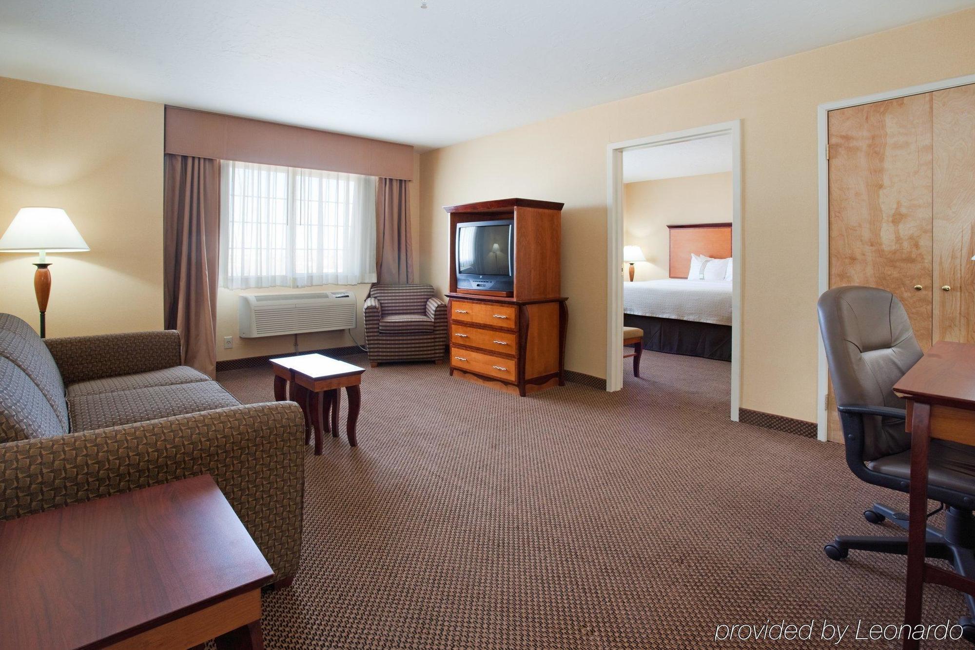 & Airport By Ihg