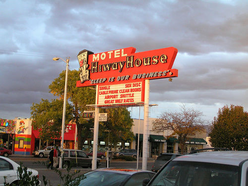 Hotel Hiway House 2*