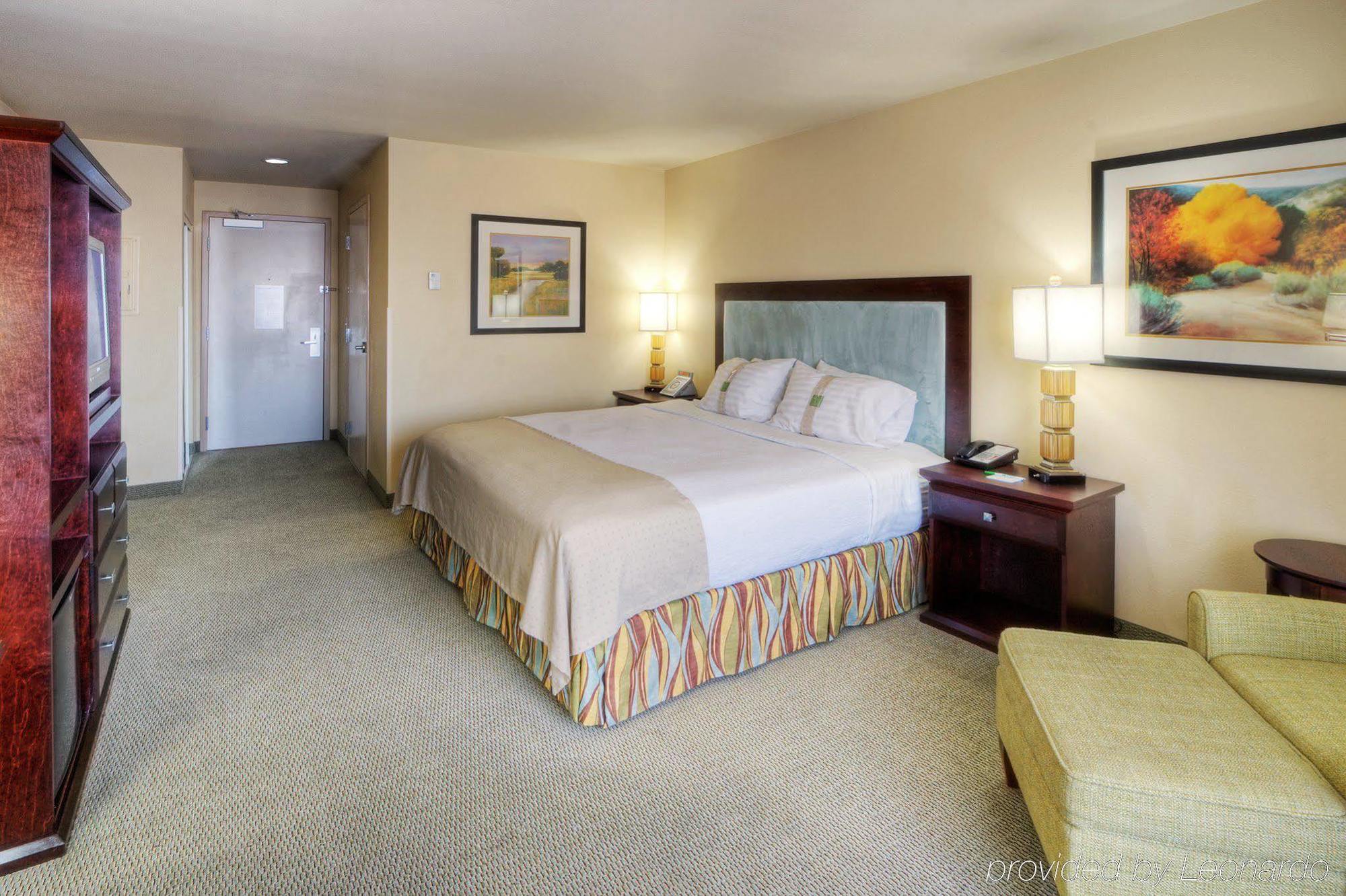 & Albuquerque-north I-25 By Ihg 3*