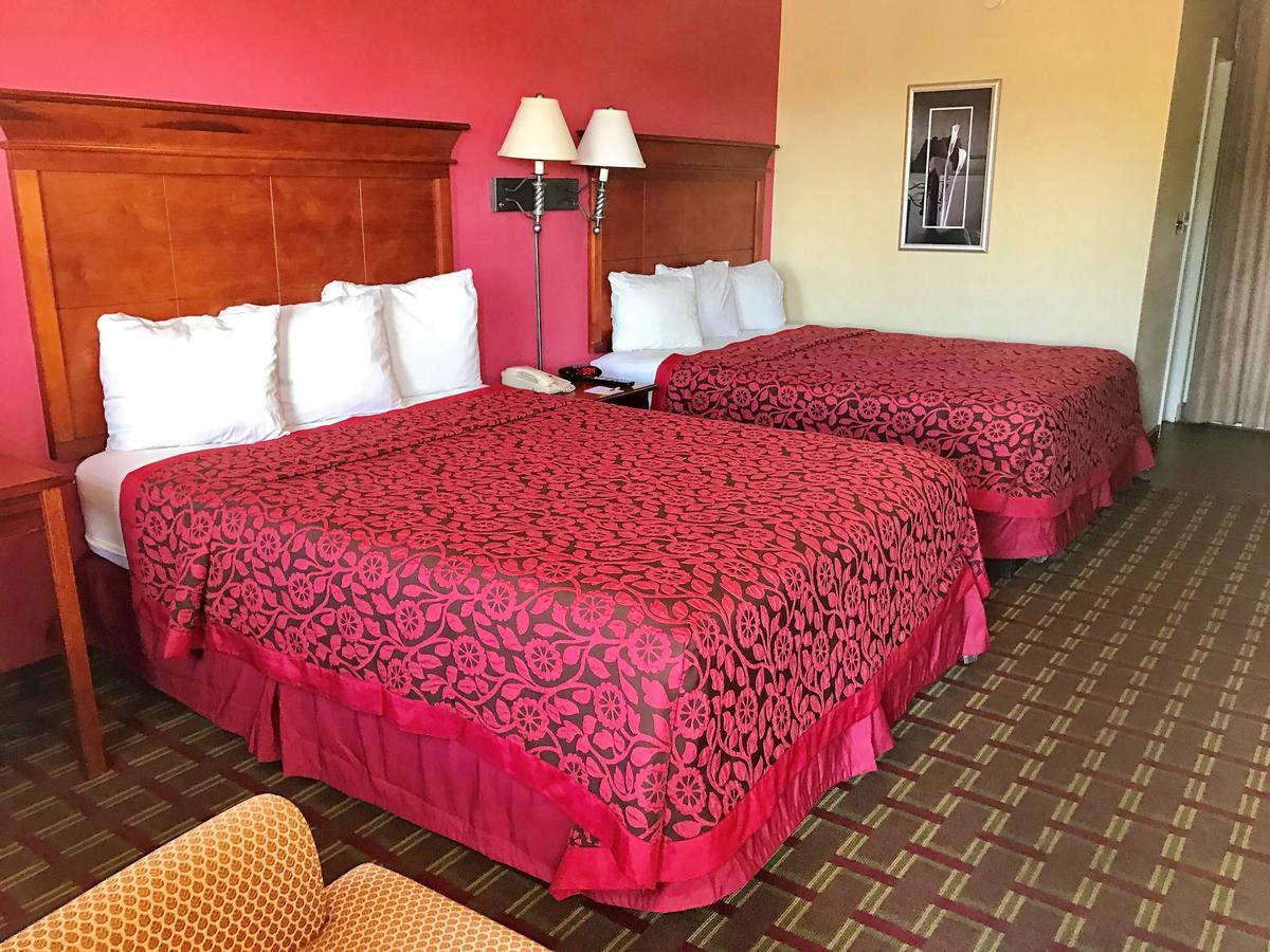 Days By Wyndham East Hotel
