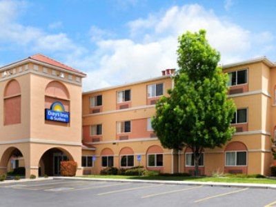Days & By Wyndham Airport Hotel Albuquerque