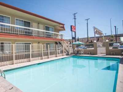 Motel Super 8 By Wyndham Downtown 2*