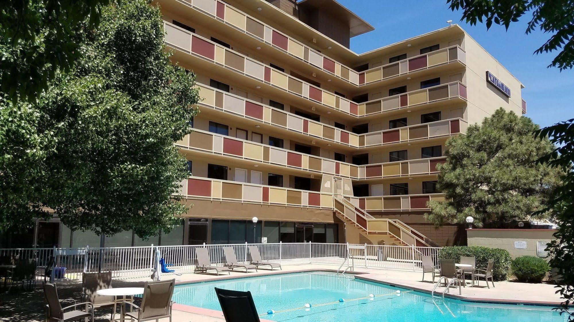 The Blue Hotel 3*