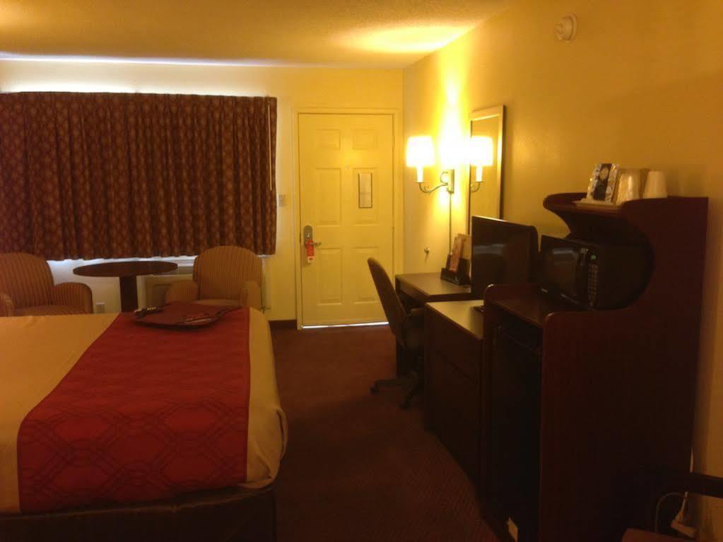 Super 8 By Wyndham Downtown 2* Albuquerque