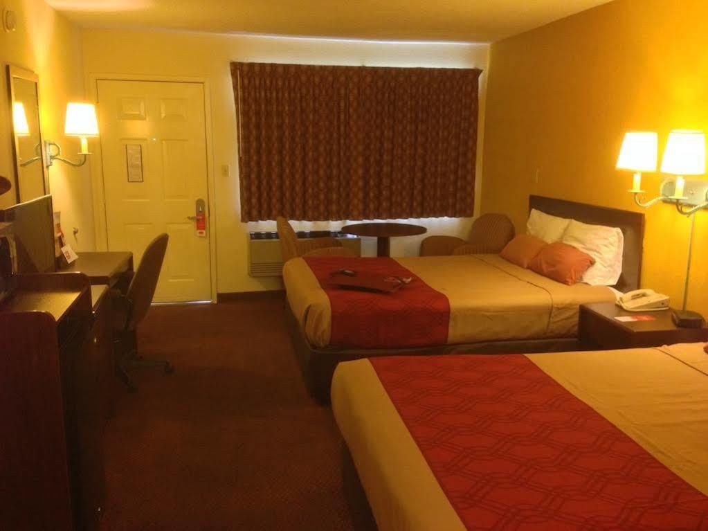 Motel Super 8 By Wyndham Downtown Albuquerque