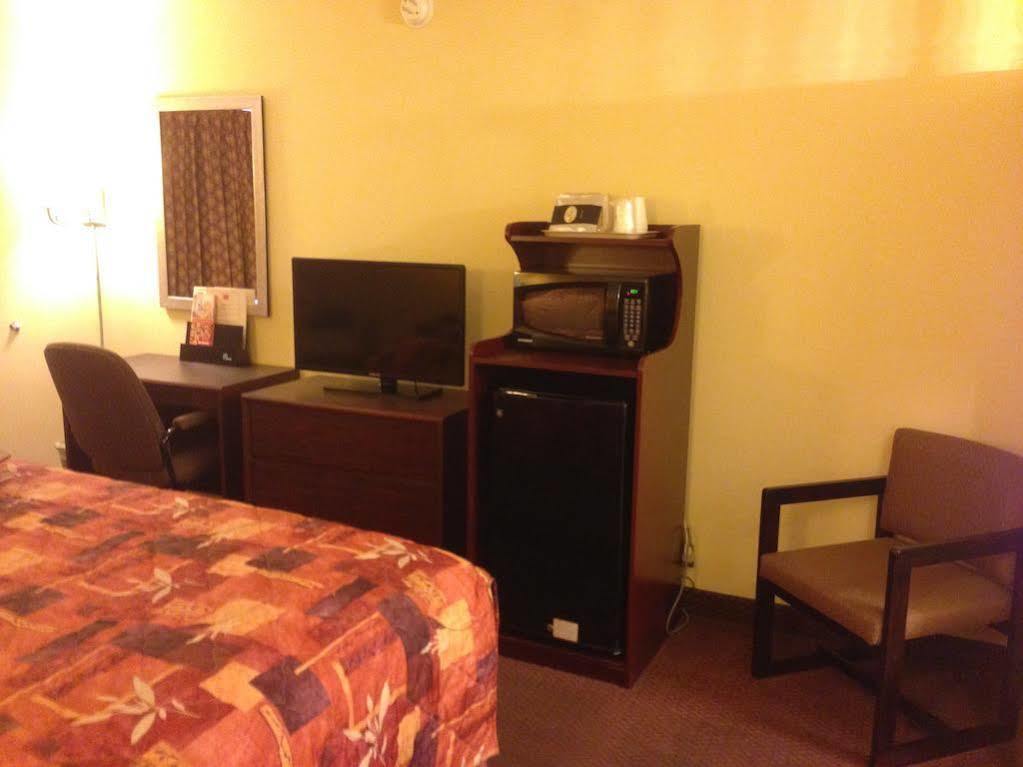 Super 8 By Wyndham Downtown