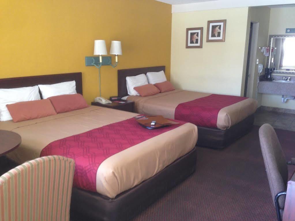 Motel Super 8 By Wyndham Downtown