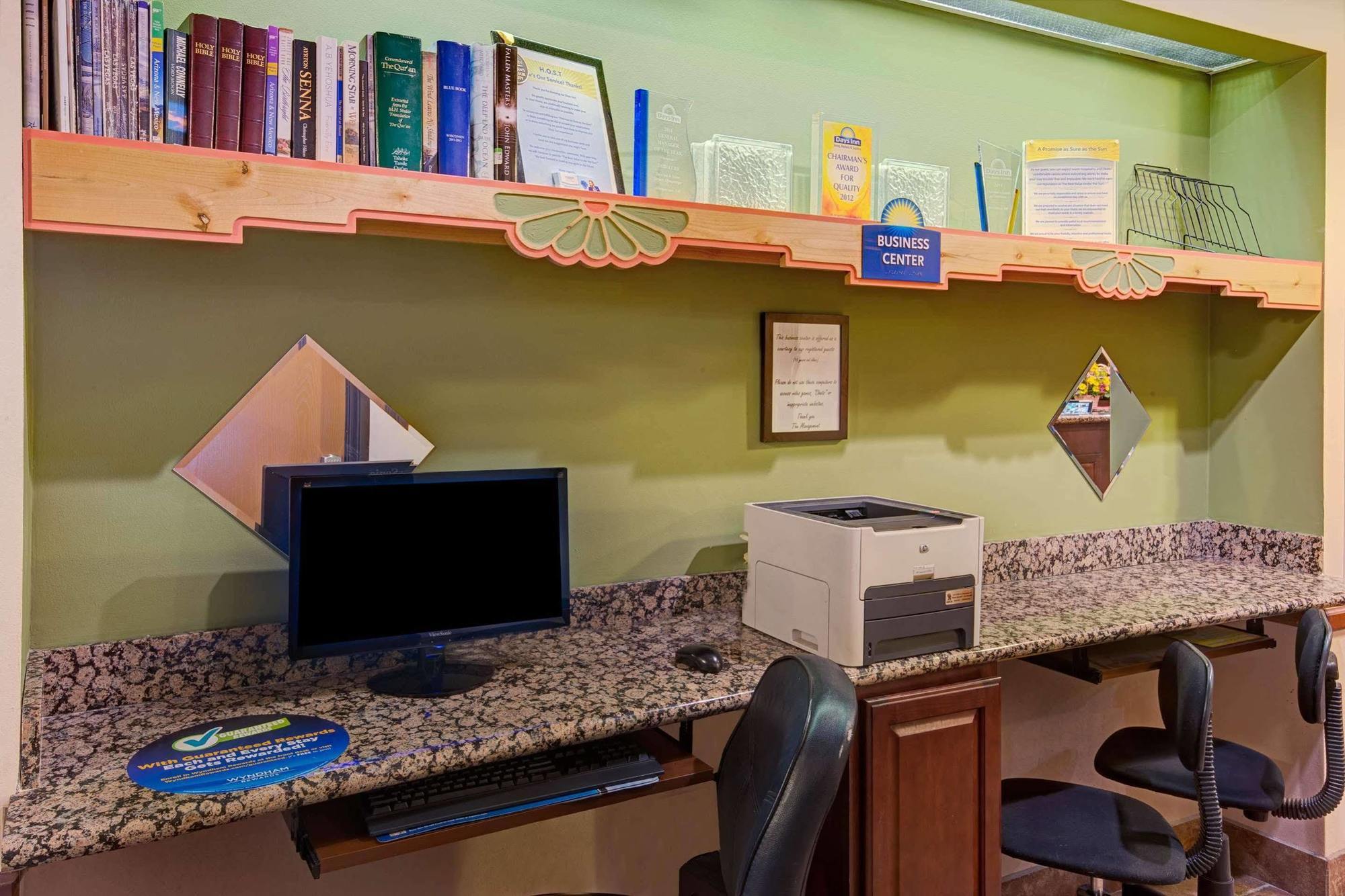 Days & By Wyndham Airport Hotel Albuquerque
