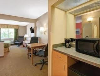 Days & By Wyndham Airport Hotel 2*