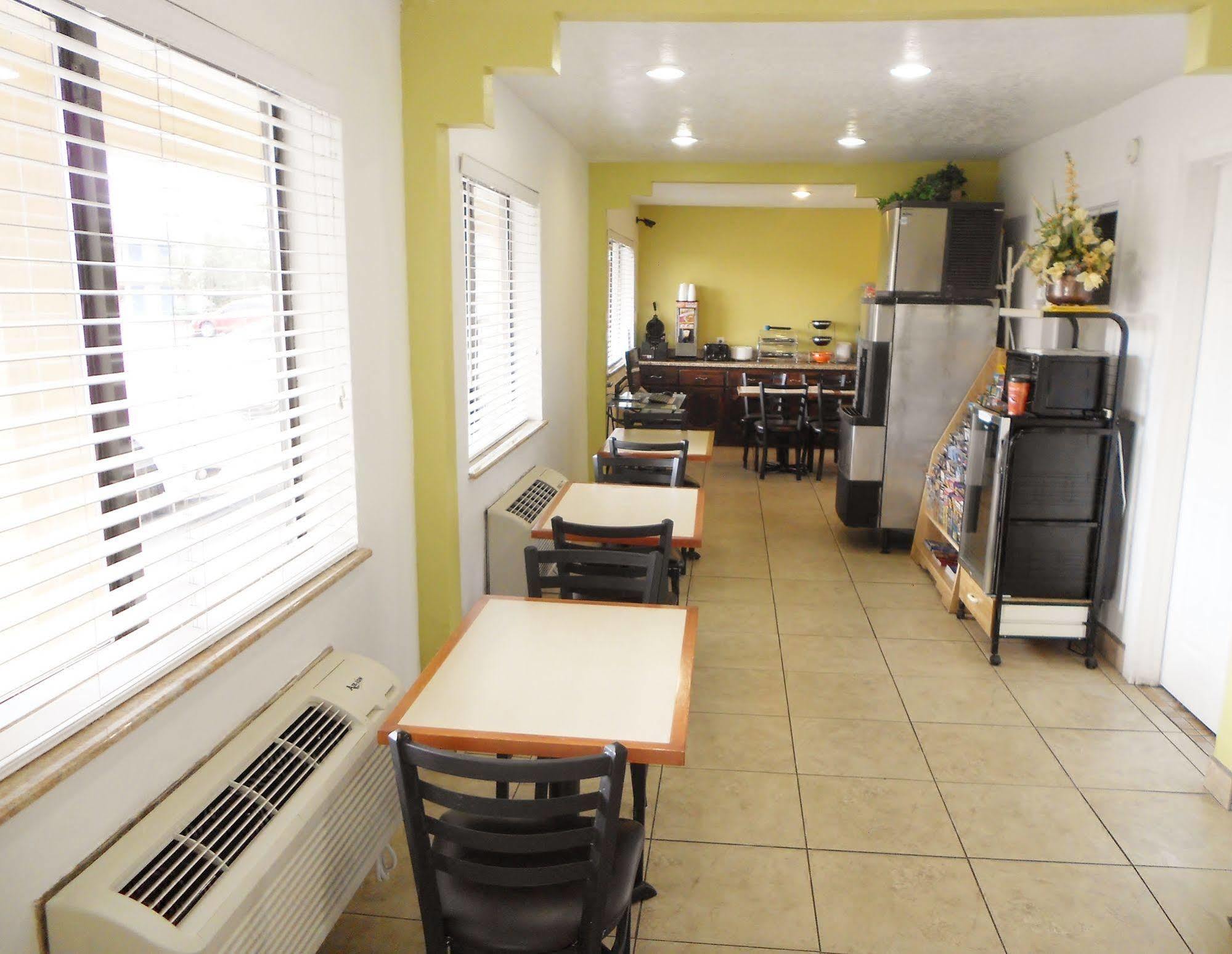 Motel Econo East 2*