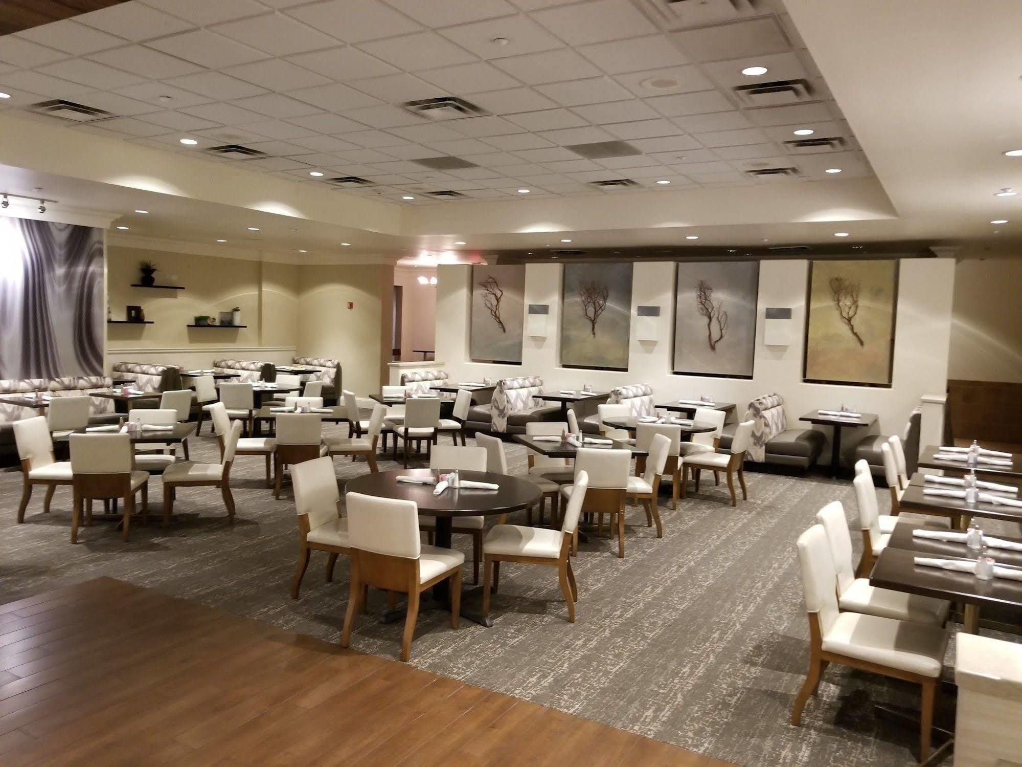 Wyndham & Conference Center 3*