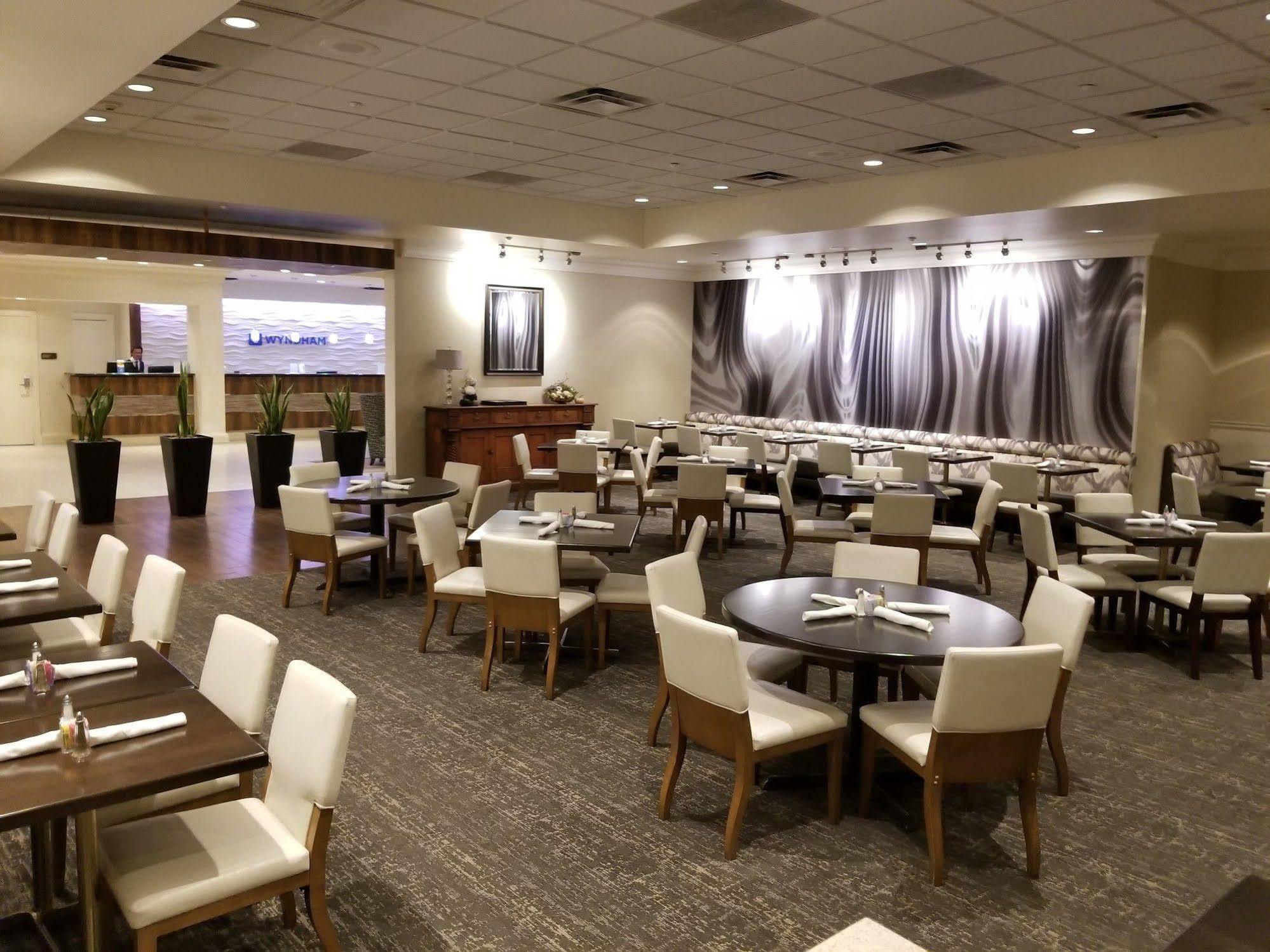 Wyndham & Conference Center 3* Albuquerque