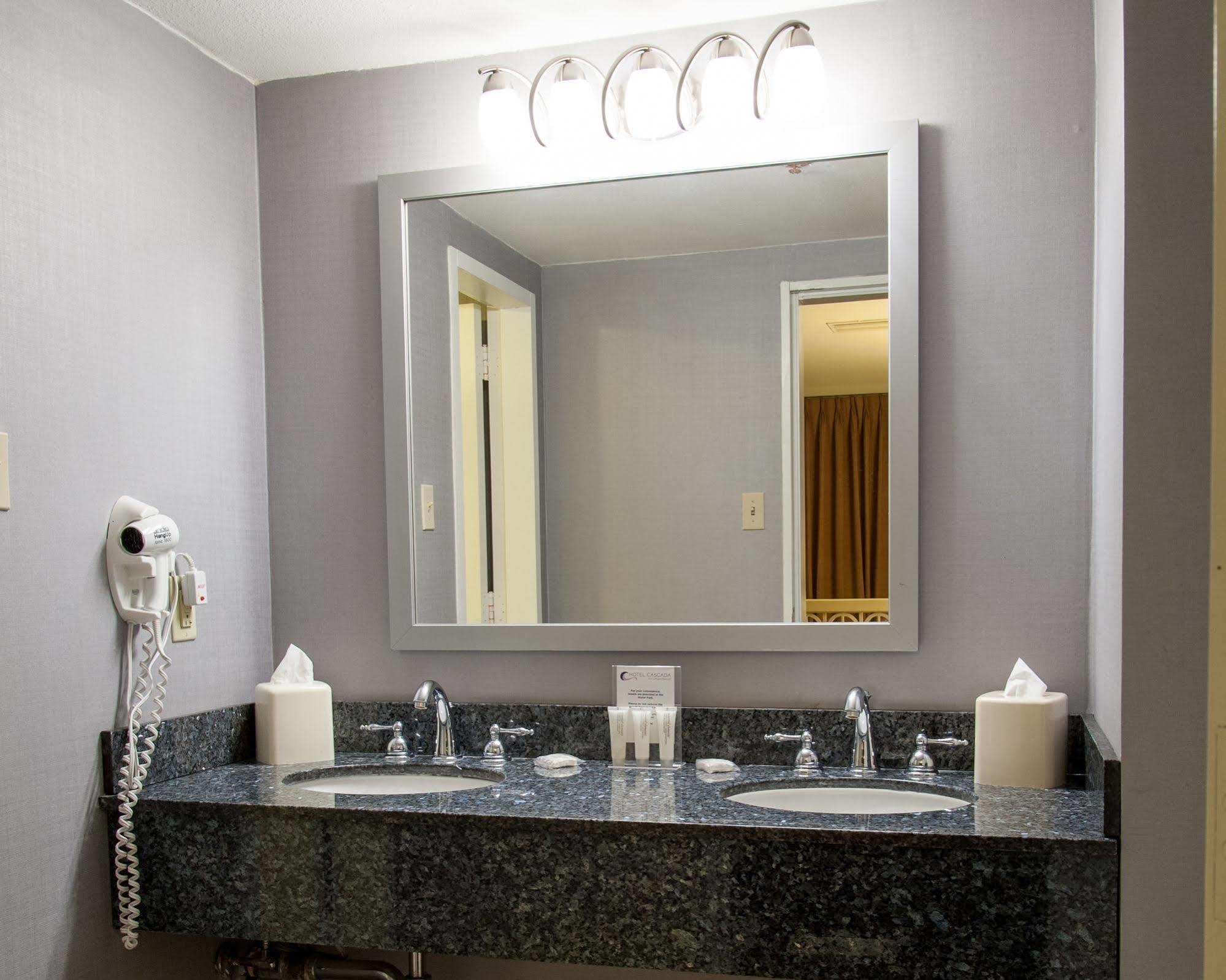 Wyndham & Conference Center Hotel 3*