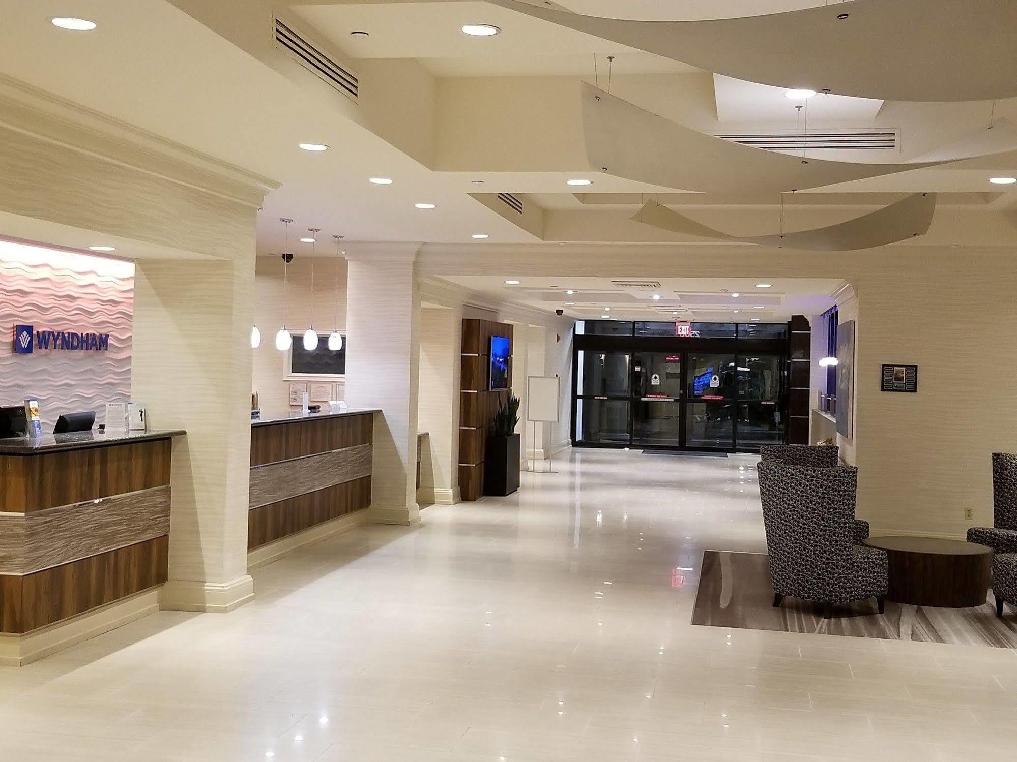Hotel Wyndham & Conference Center 3*