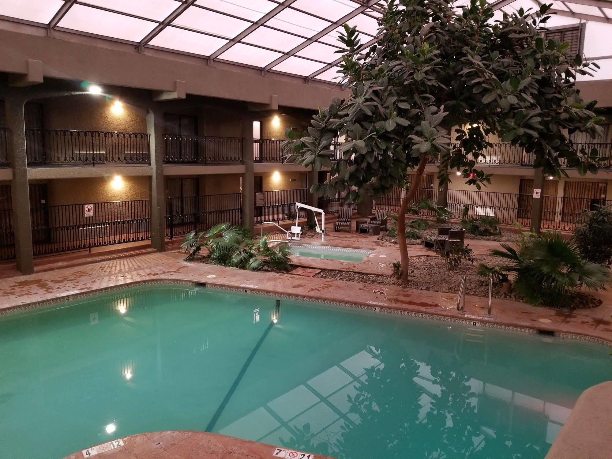 Hotel Wyndham & Conference Center