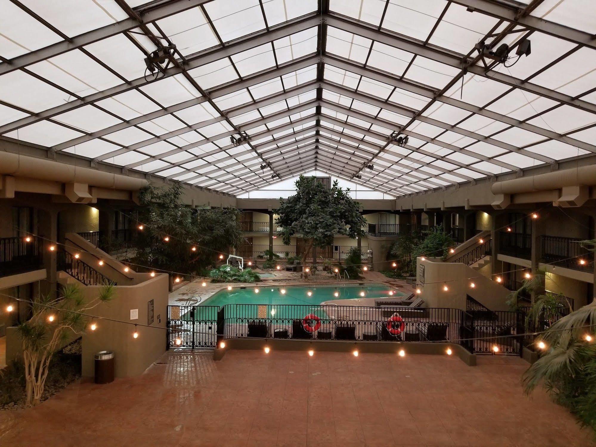 Hotel Wyndham & Conference Center