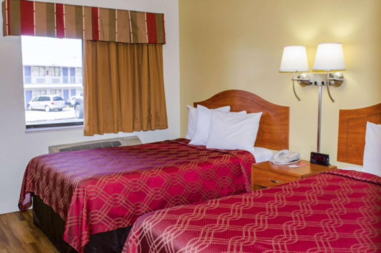 Motel Econo East 2*