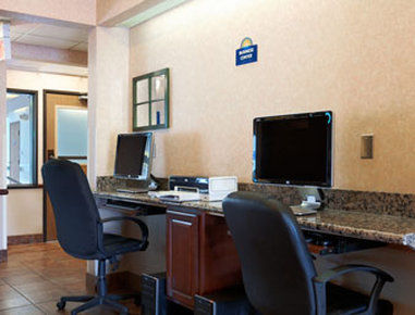 Days & By Wyndham Airport Hotel