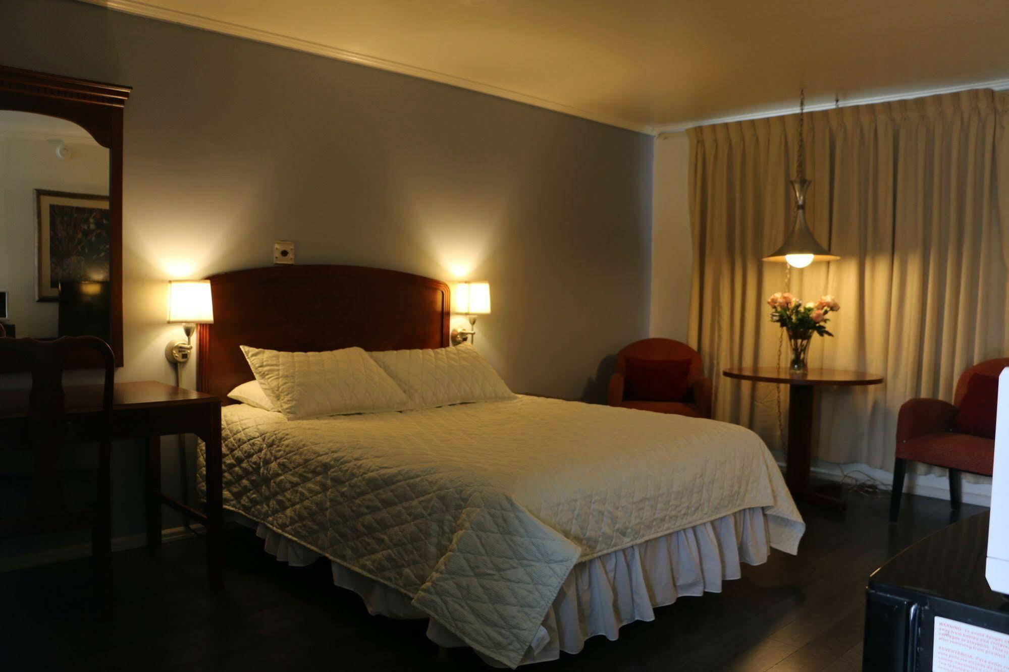Hotel Hiway House 2*