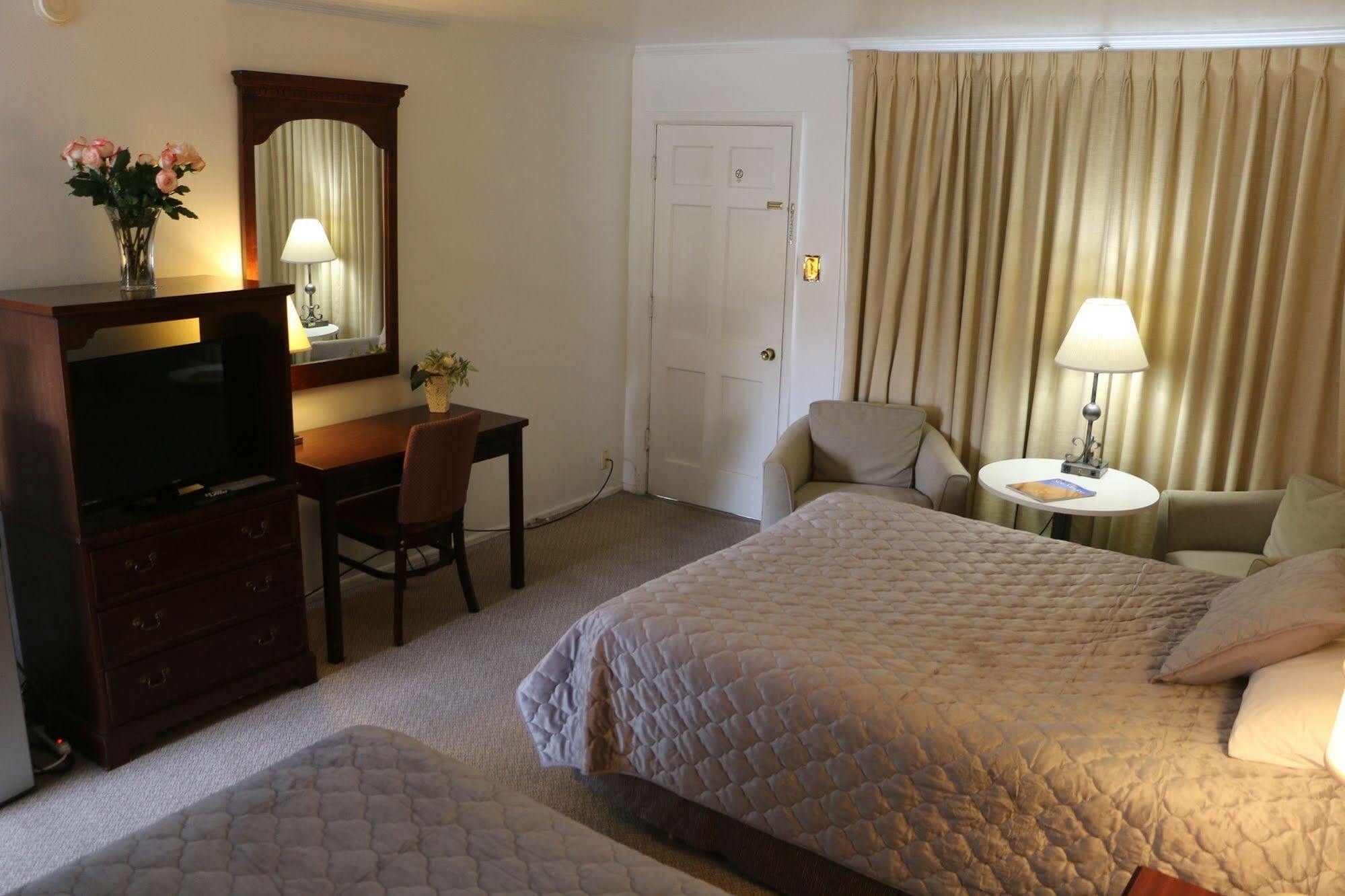 Hiway House Hotel