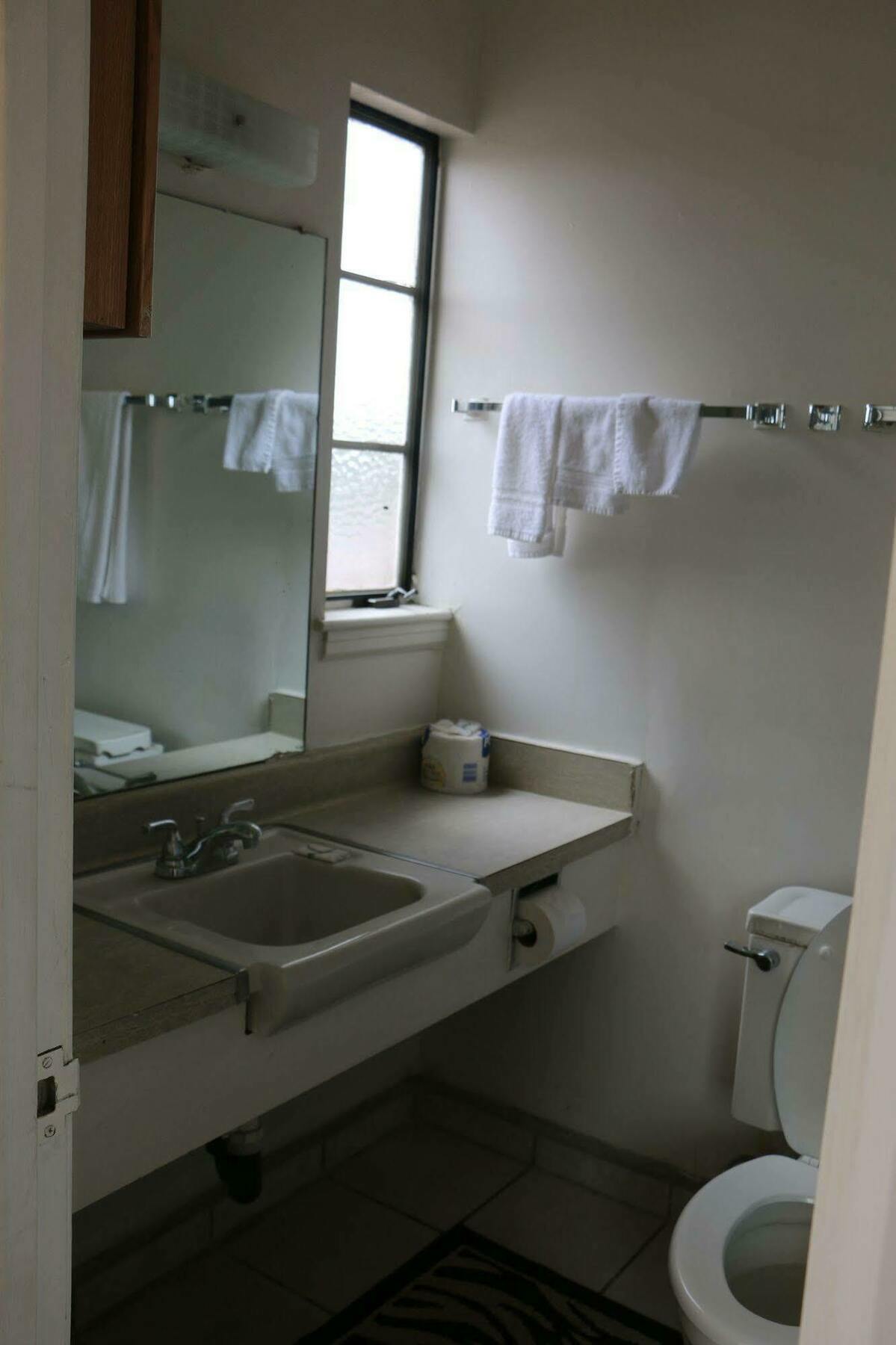 Hiway House Hotel