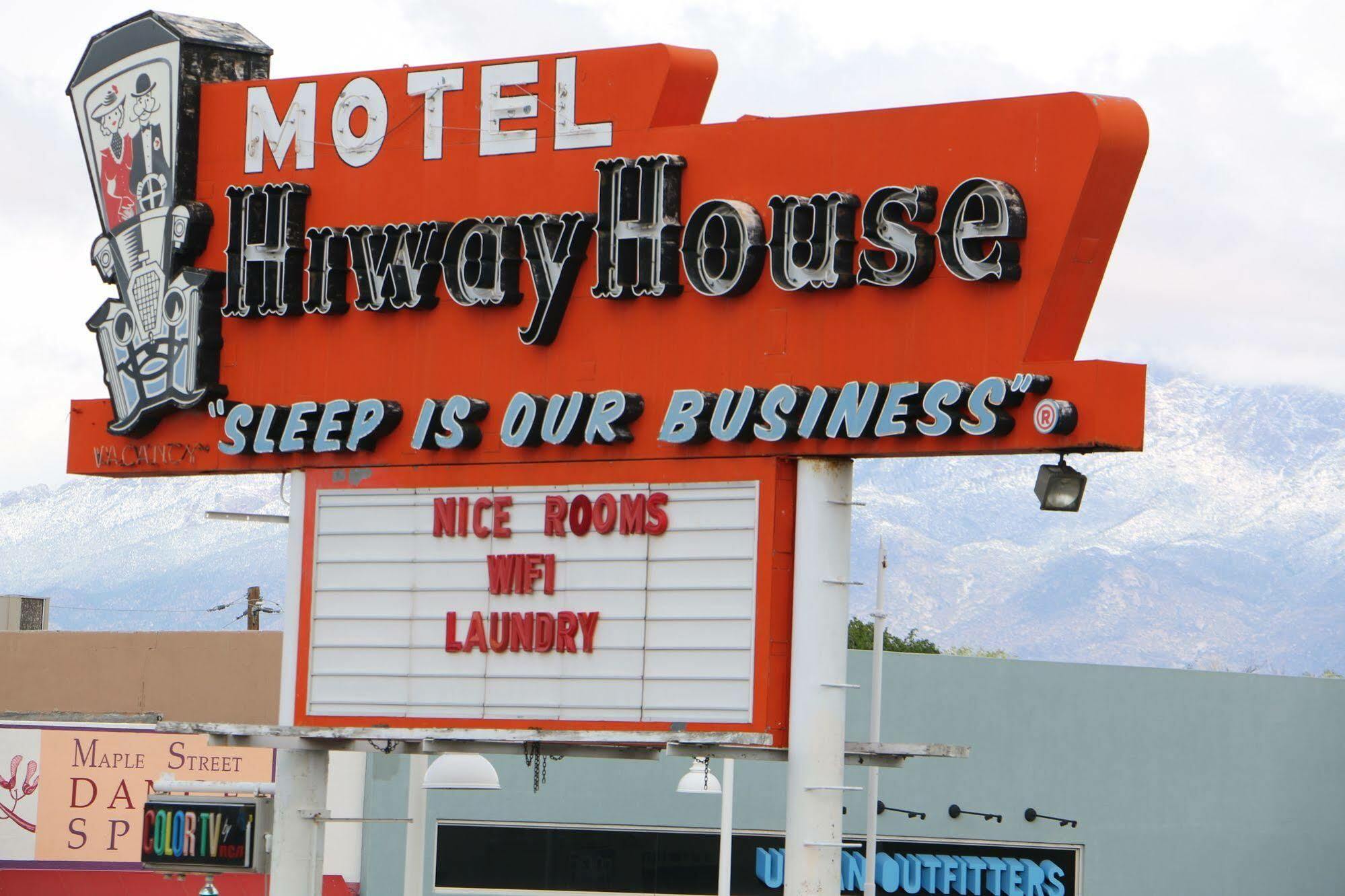Hiway House Hotel 2*