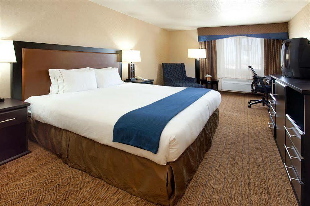 Express & - North Balloon Fiesta Park By Ihg Hotel 2*