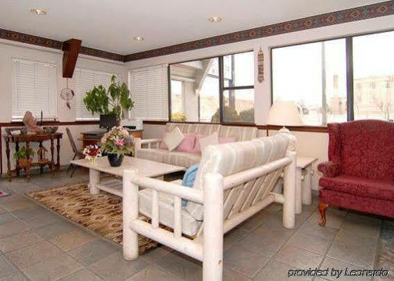 Super 8 By Wyndham Downtown Motel 2*