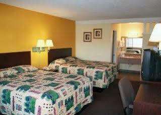 Motel Super 8 By Wyndham Downtown 2*
