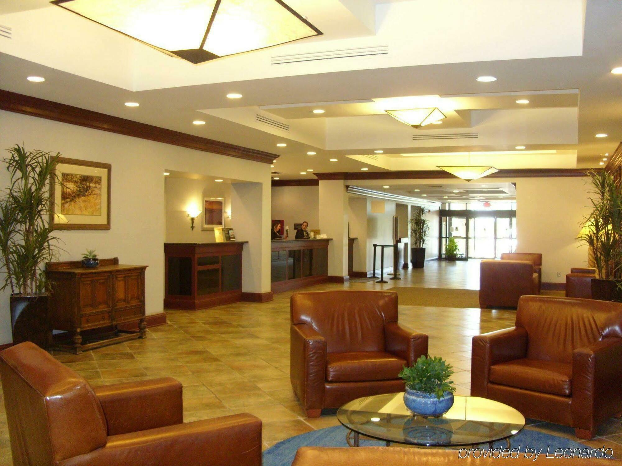 Wyndham & Conference Center Hotel 3*